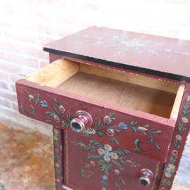 Vintage nachtkastje rood bloemen folklore hindeloopen