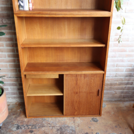 Vintage kast hoog boeken