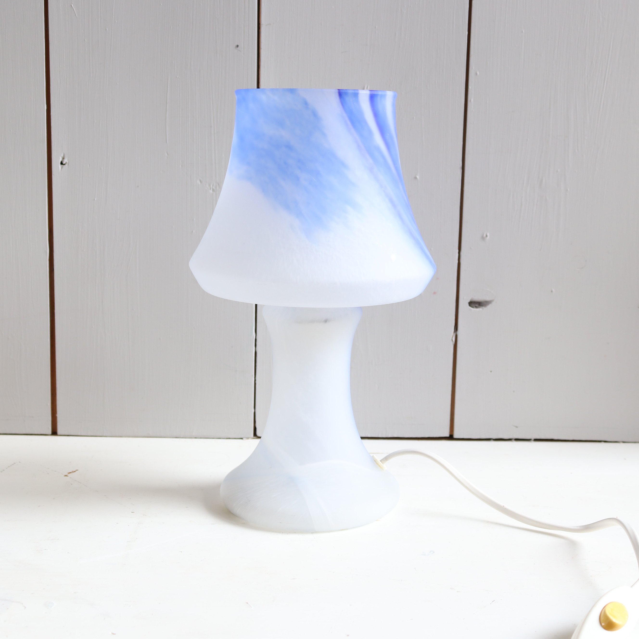 Vintage blauw wit mushroom stijl glas lamp