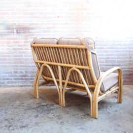 Vintage rotan bank met kussen