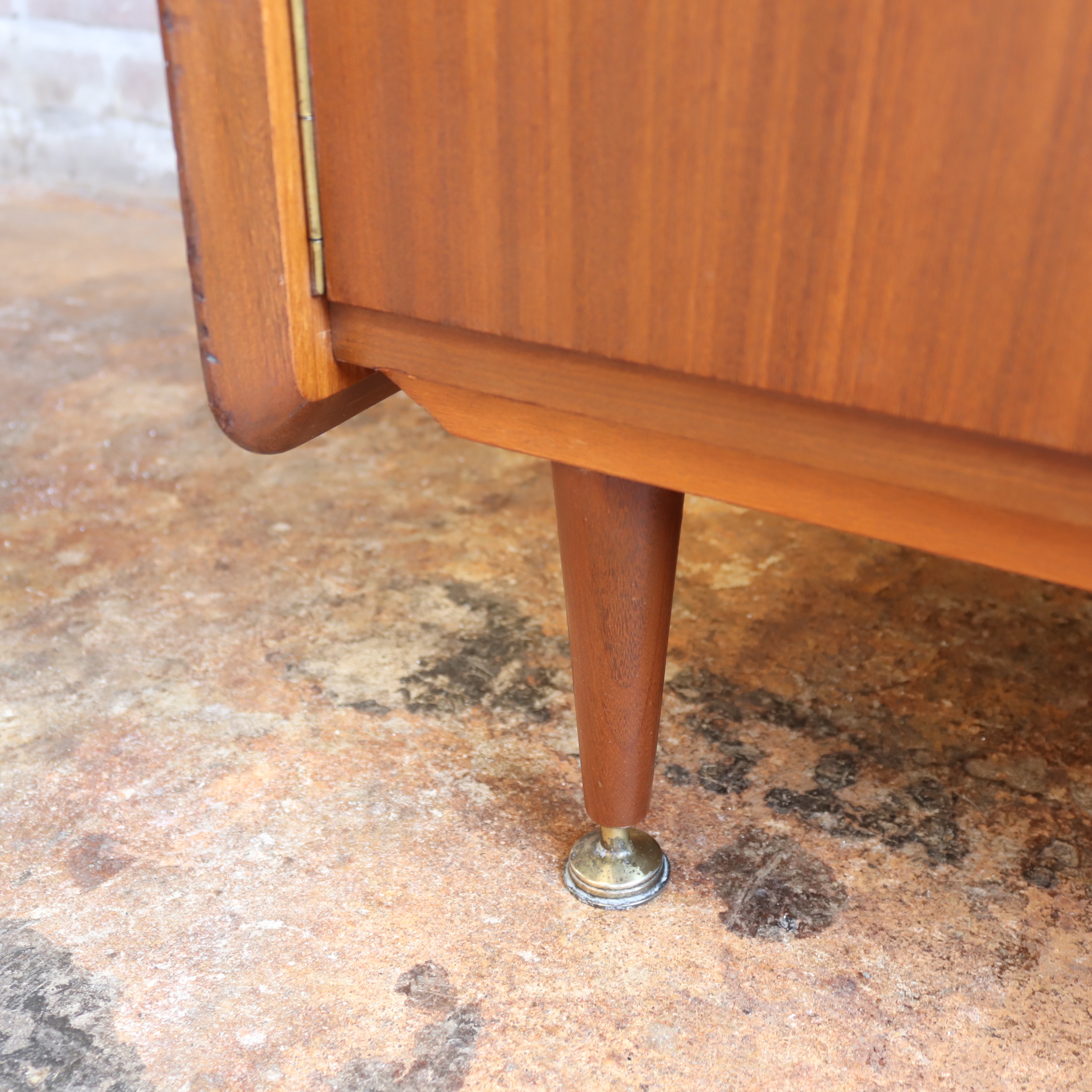 Vintage kledingkast jaren 70 leg planken smal teak design