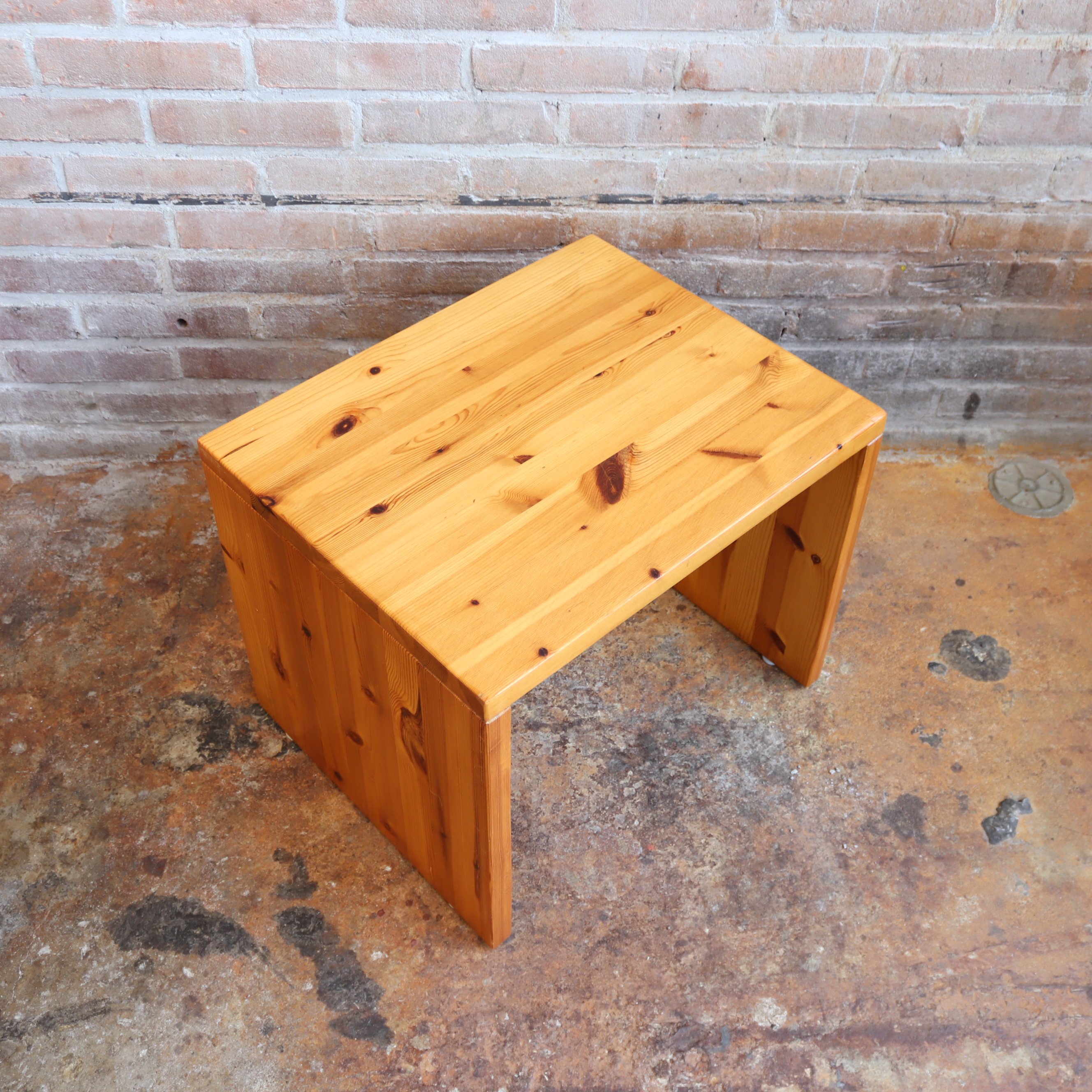 Vintage bijzettafel pinewood jaren 70