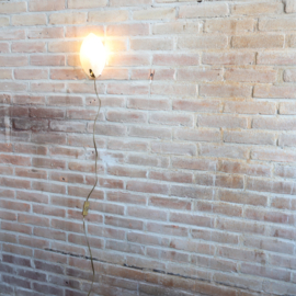 Vintage wandlamp melkglas messing blad vorm