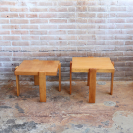 Set van twee vintage bijzettafels licht hout