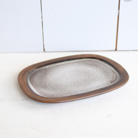 Vintage serveer bordje 70s ceramo bruin wit