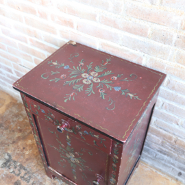 Vintage nachtkastje rood bloemen folklore hindeloopen