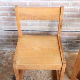 set van 2 hugo svensson stoelen pine wood