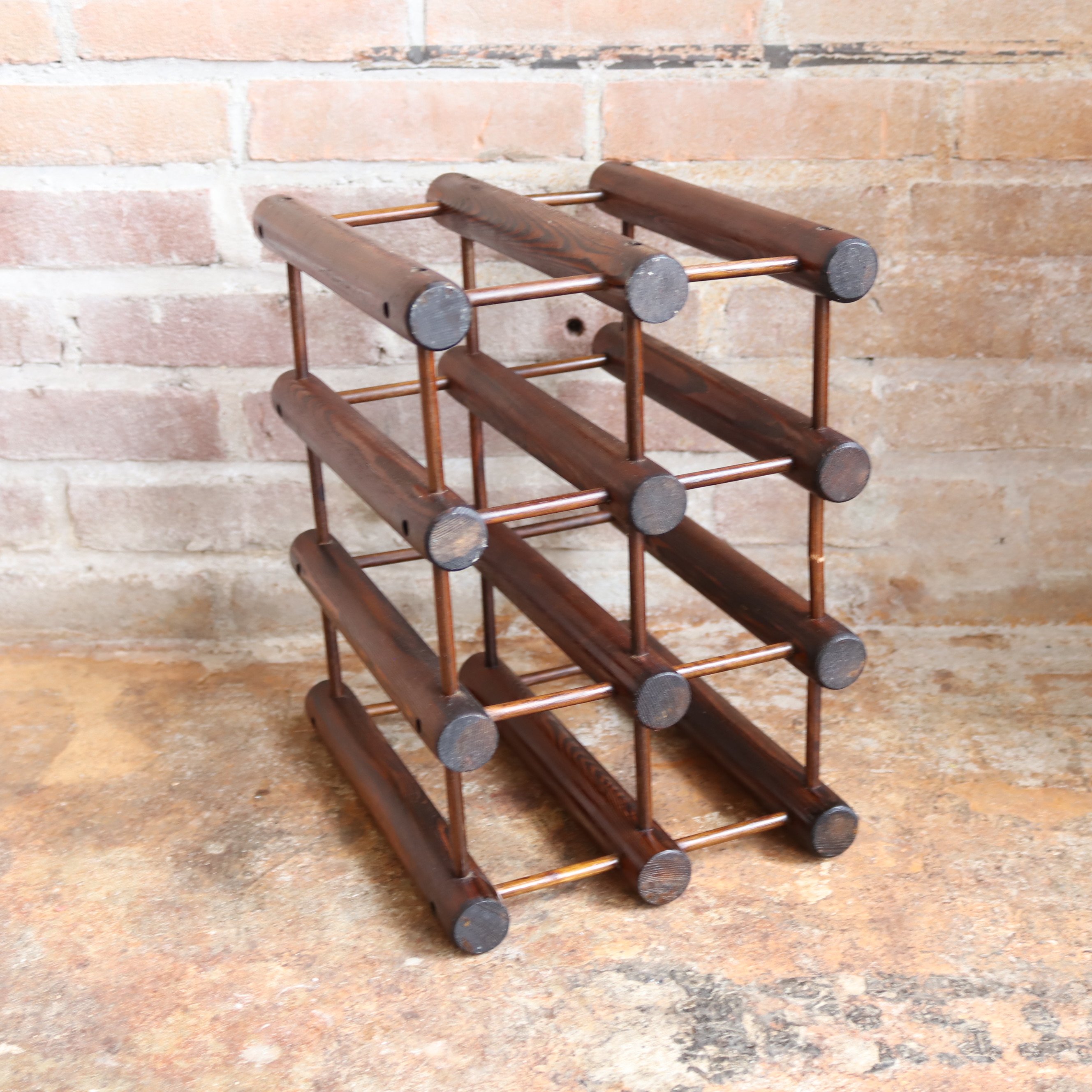Vintage wijnrek nissen deens design donker