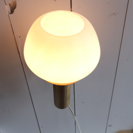 Vintage Deense wandlamp melkglas messing