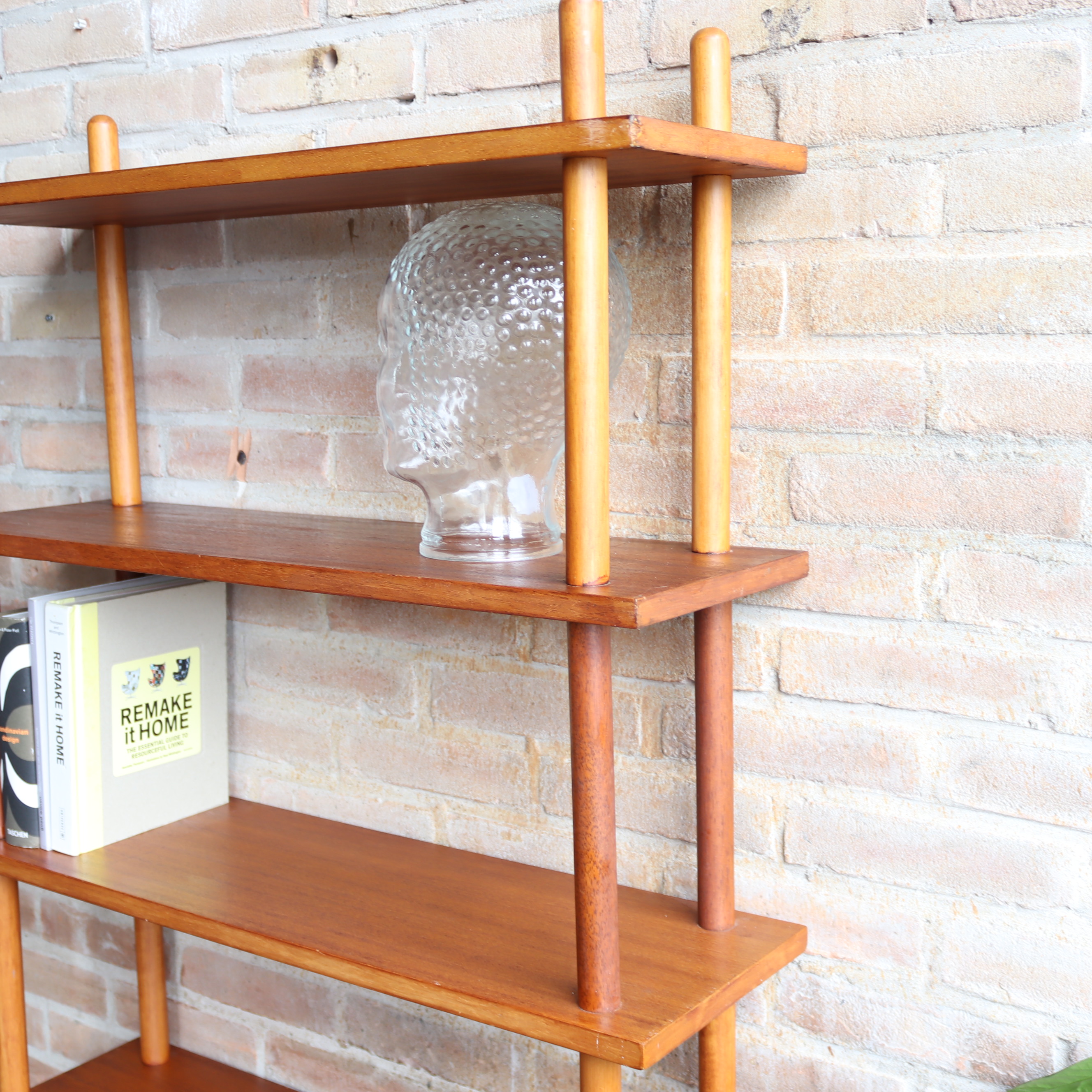 Vintage stokkenkast boekenkast