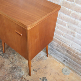 Vintage kast platenspeler (oud naaikastje)