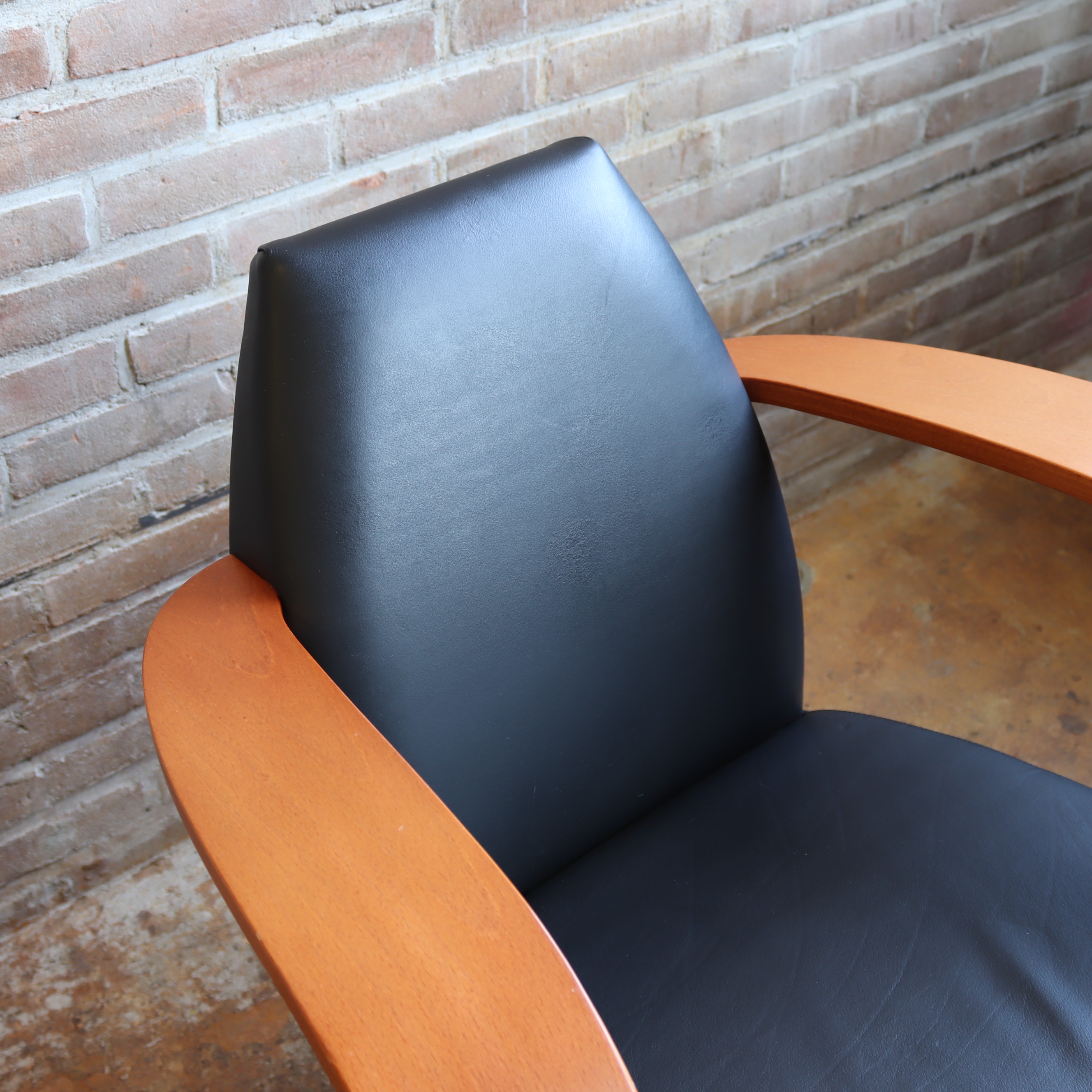 Vintage fauteuil leer hout spaans jaren 80