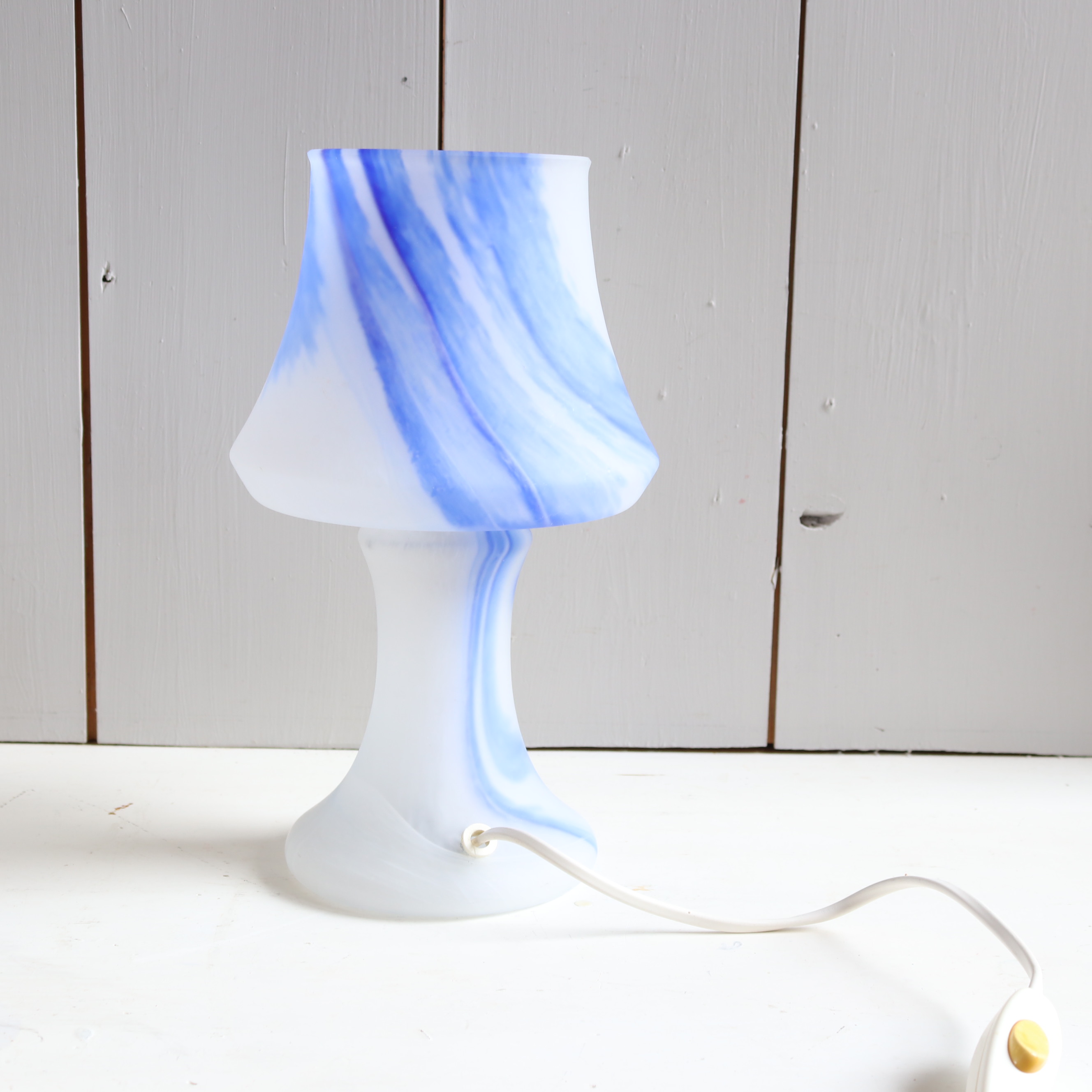 Vintage blauw wit mushroom stijl glas lamp