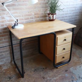 Vintage industrieel bureau  zwart hout