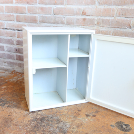 Vintage medicijn kastje metaal