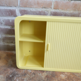 Wandkastje vintage badkamer jaren 70 geel medicijnkastje