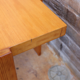 Set van twee vintage bijzettafels licht hout
