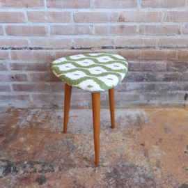 Vintage jaren 60 kruk hout groen print stof