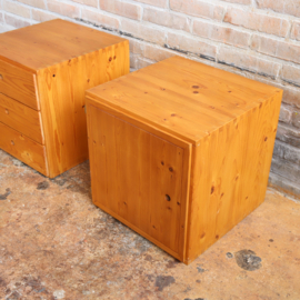 Set 2 Vintage Ate van Apeldoorn stijl grenen nachtkastjes