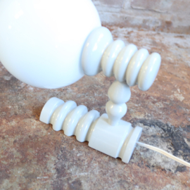 set 2 Vintage wandlampen  witte bollen  jaren 70
