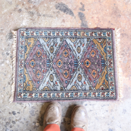 Vintage tapijt  ''deurmat'' paars
