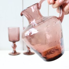 Vintage karaf met wijnglazen paars glas