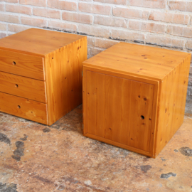 Set 2 Vintage Ate van Apeldoorn stijl grenen nachtkastjes