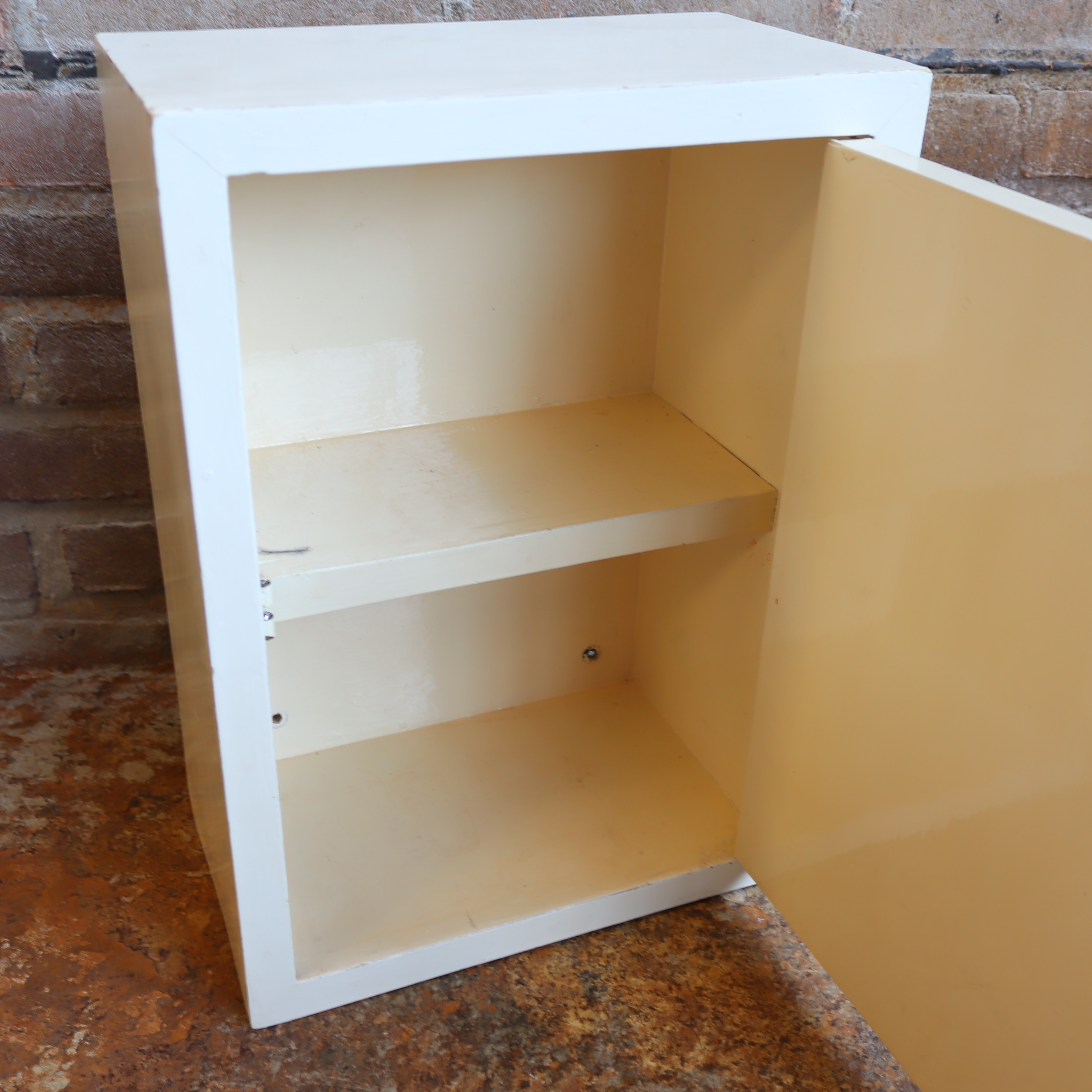 Wandkastje  vintage hout wit/creme