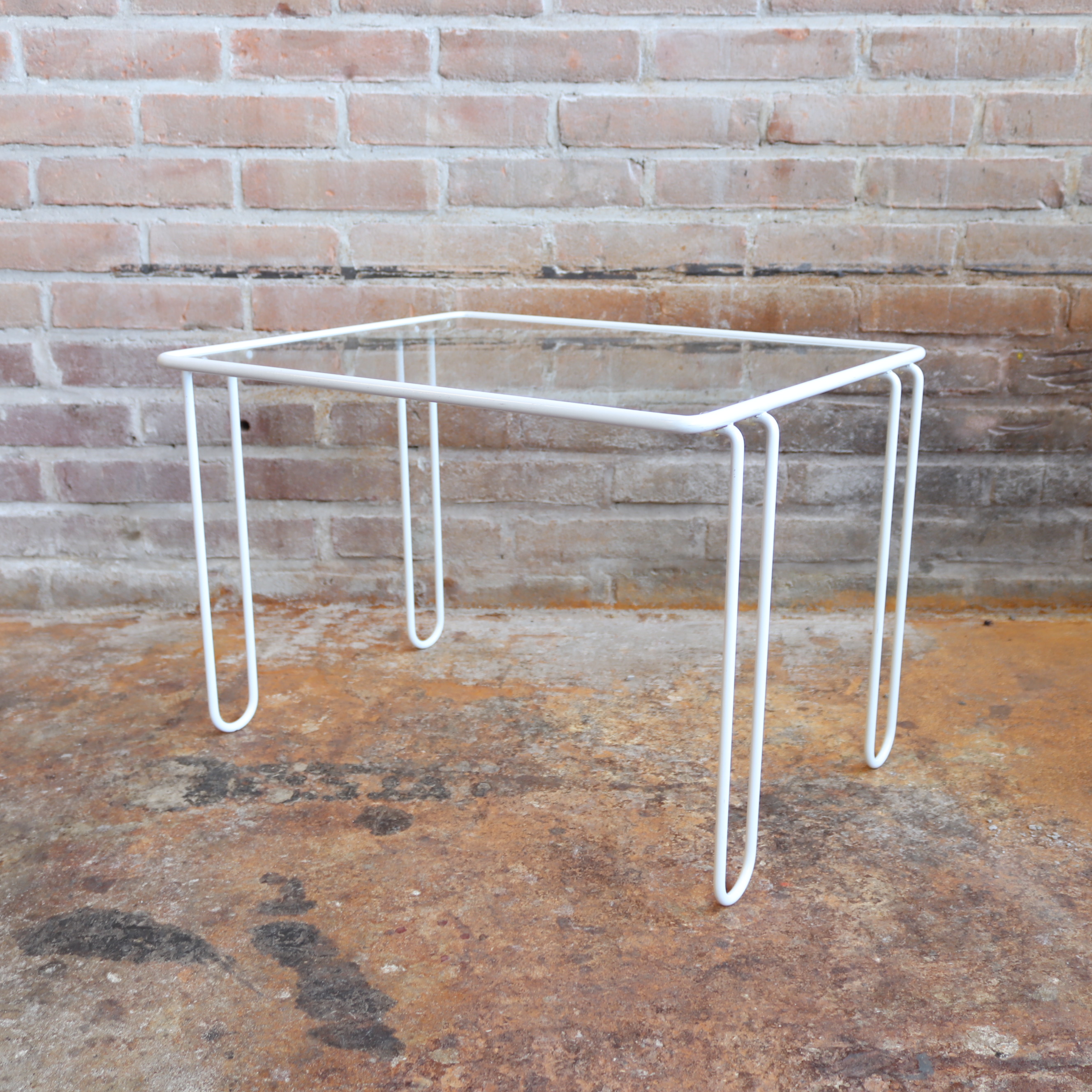 Vintage postmodern bijzettafel wit luspoten glas