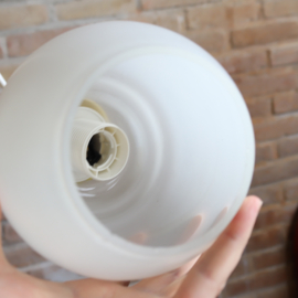 Vintage melkglas lamp licht geel