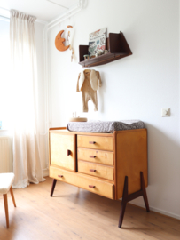 Blog: Binnenkijken in mijn babykamer met vintage meubels.