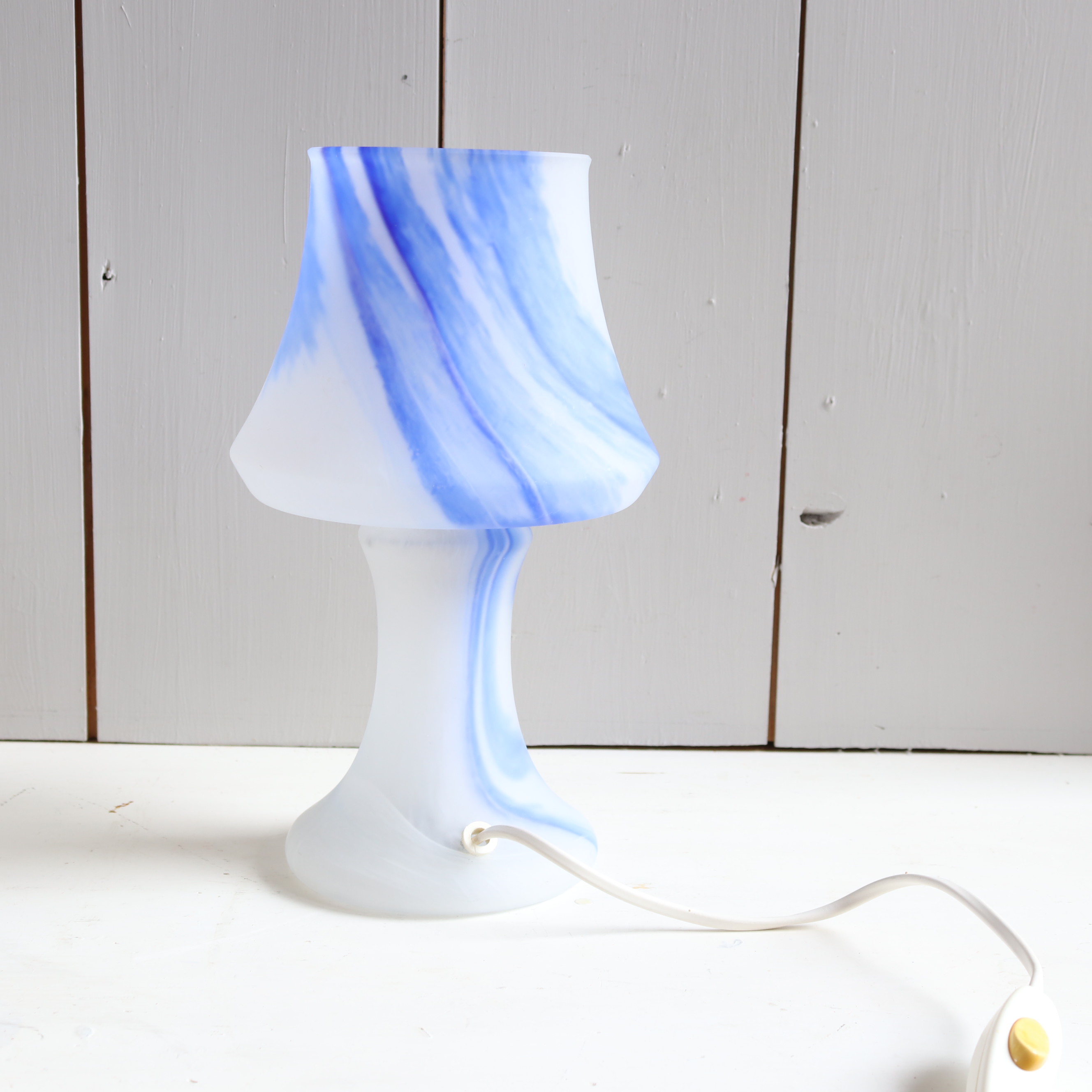 Vintage blauw wit mushroom stijl glas lamp