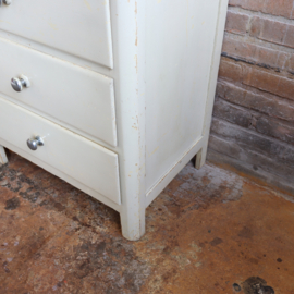 Vintage hoog smal kastje jaren 50 wit oud