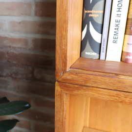 Vintage kast hoog boeken