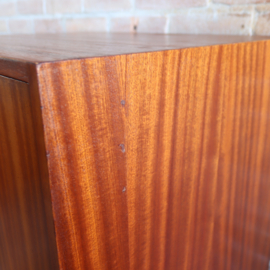 Vintage kleding kast jaren 70 leg planken smal