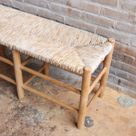 Vintage oud bankje rieten zitting hal