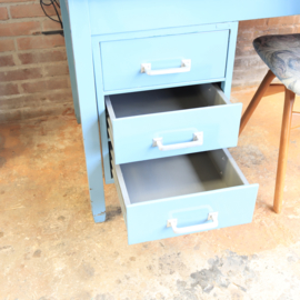 Vintage industrieel bureau blauw