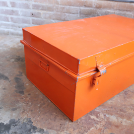 Vintage kist metaal oranje