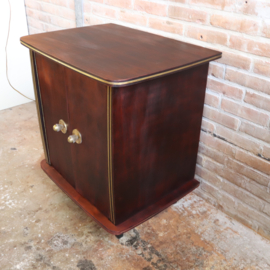 Vintage klein dressoir  jaren 70 platenspeler kast messing
