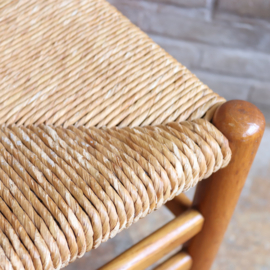 Vintage houten stoel met rieten zitting