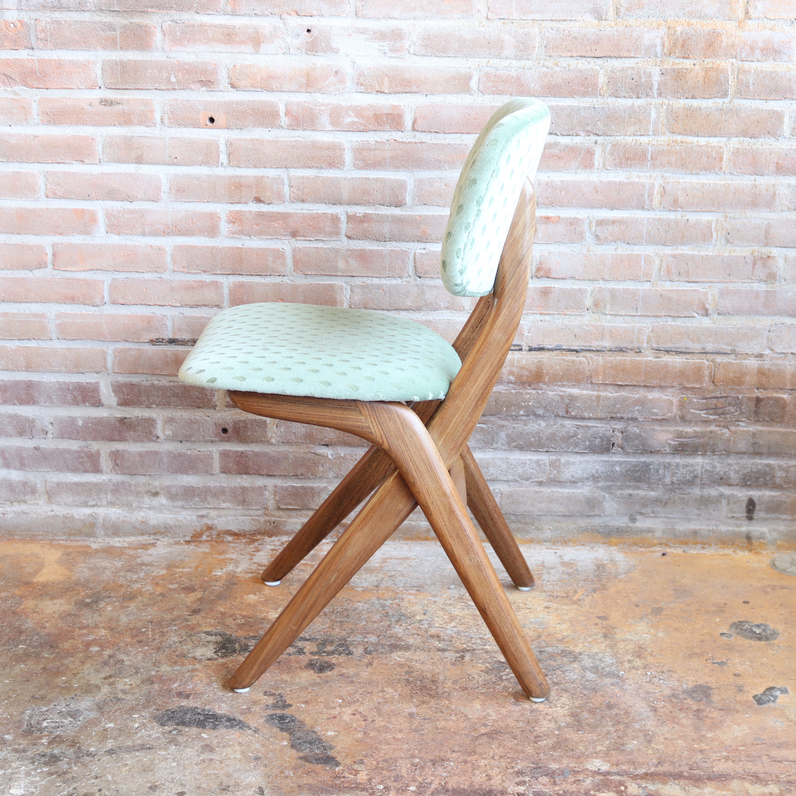 Vintage eettafel stoel Louis van Teeffelen Scissor 1950