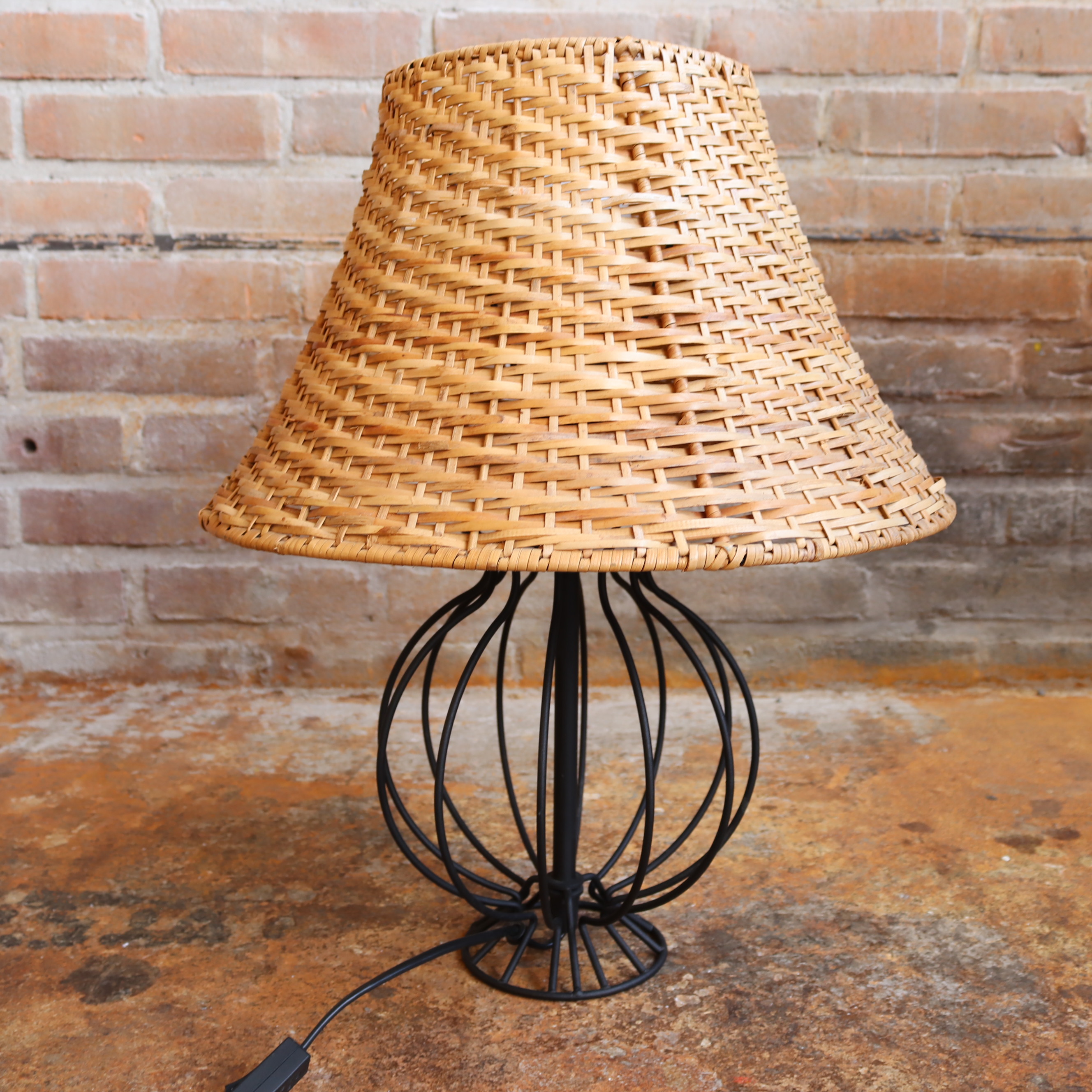 Vintage ikea tafellamp zwart voet rieten kap
