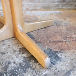 Vintage eettafel rond Thonet kruispoot