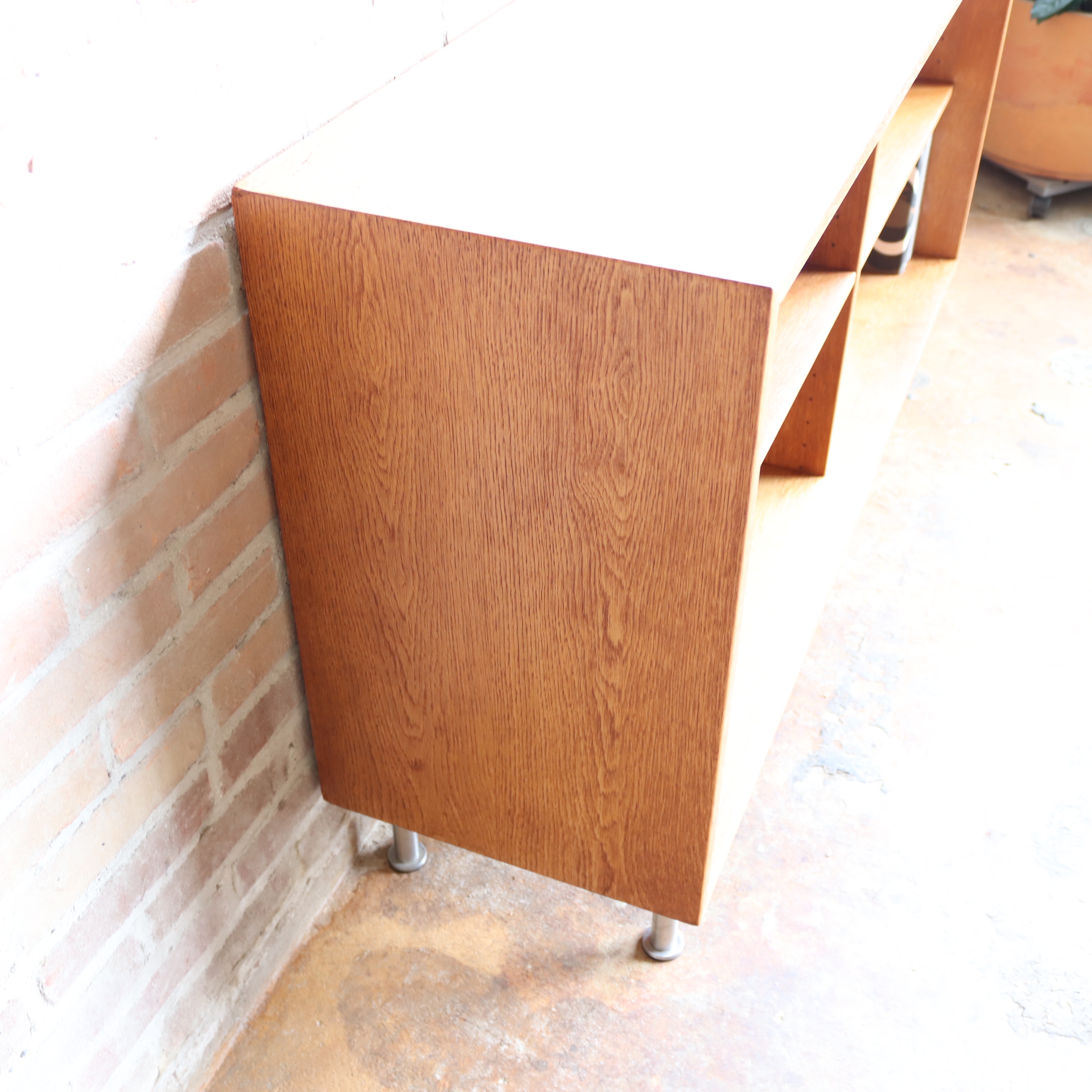 Vintage lage boekenkast Borge Mogensen dressoir rvs hout