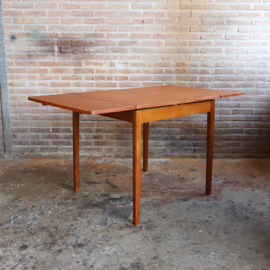 Vintage eettafel vierkant uitschuifbaar