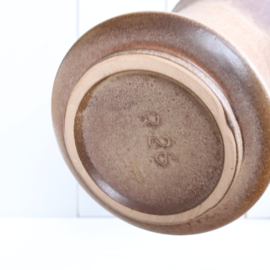 Vintage vaas in bruine kleur mat
