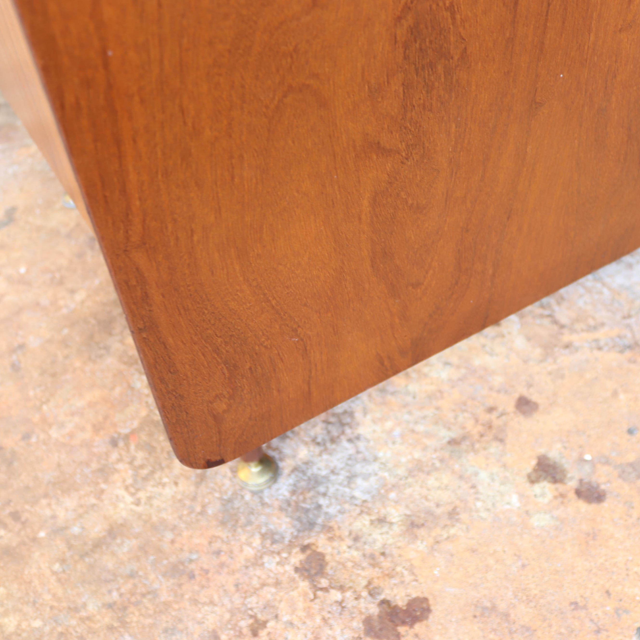 Vintage kledingkast jaren 70 leg planken smal teak design