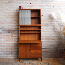 Vintage kast hoog smal ondiep glazen deurtjes