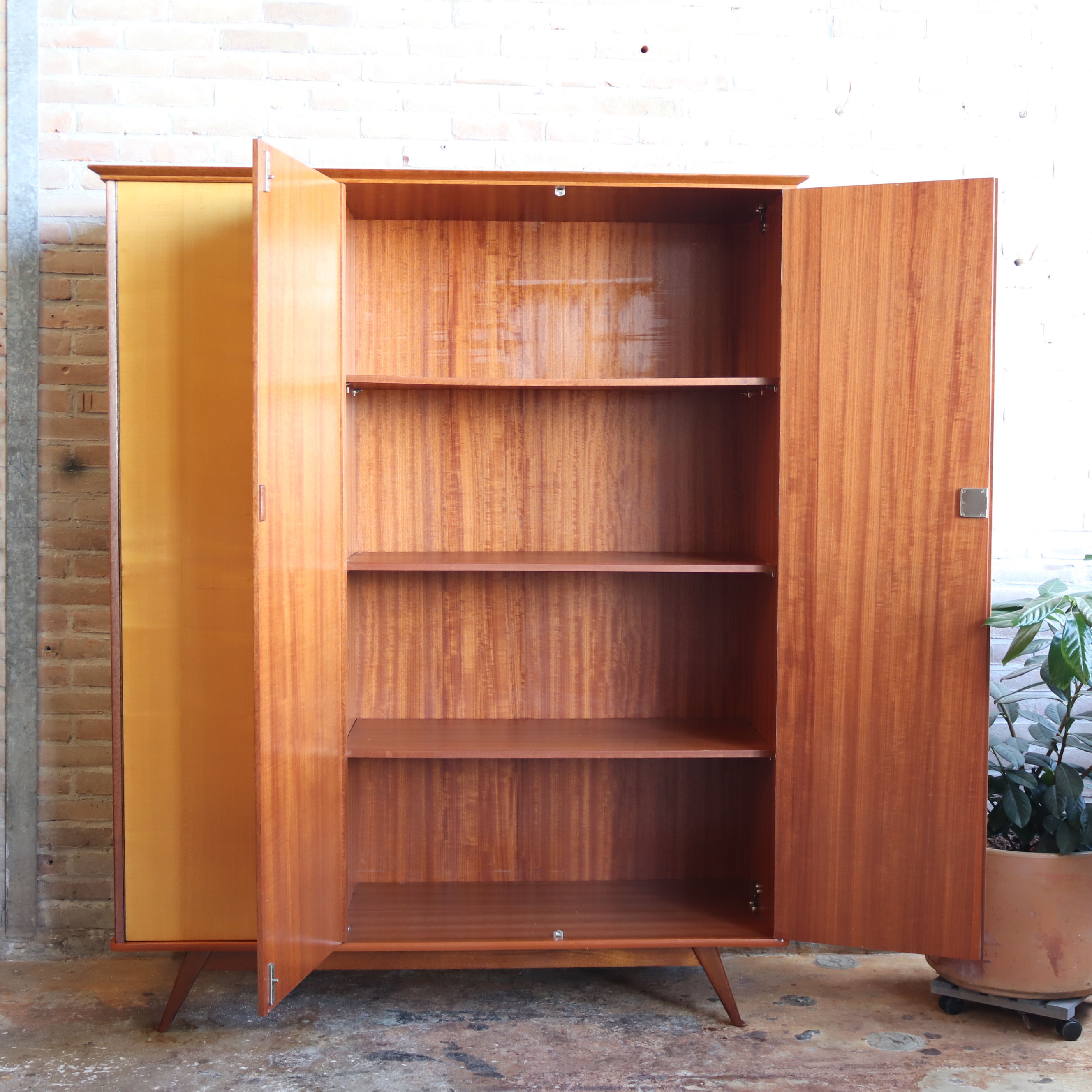Vintage kledingkast jaren 60 70 3 deur