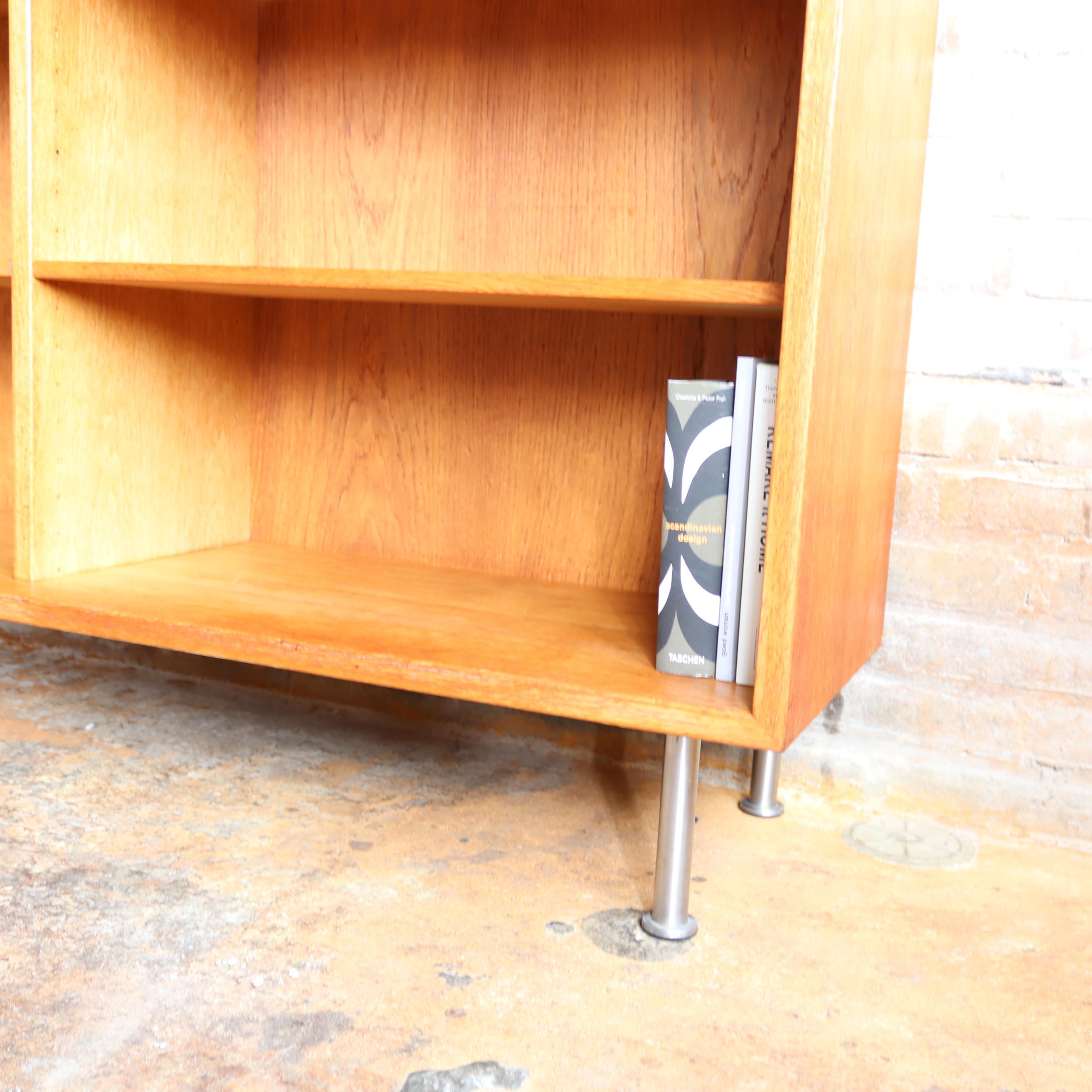 Vintage lage boekenkast Borge Mogensen dressoir rvs hout